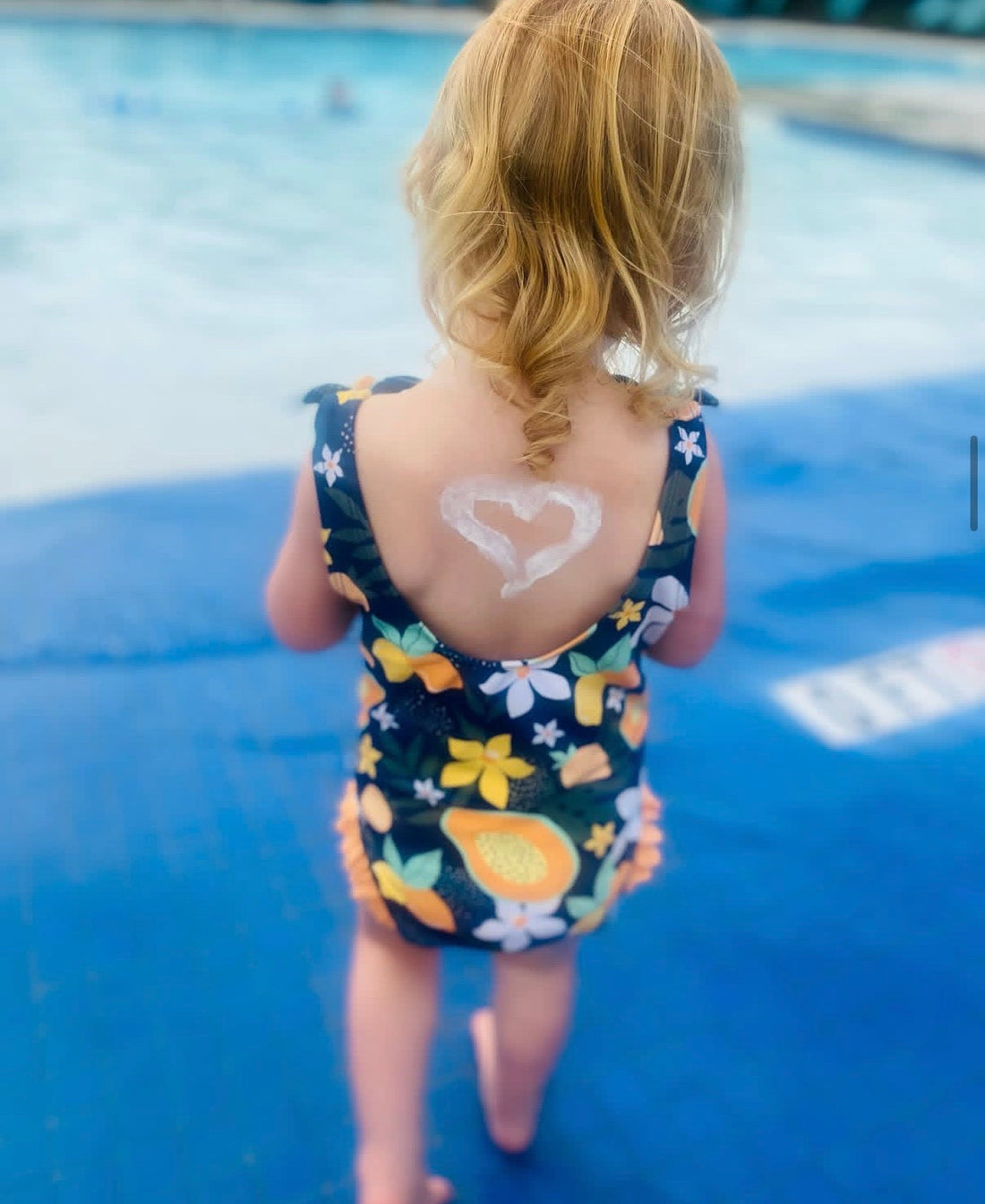 natural mineral sunscreen with zinc oxide and botanical ingredients